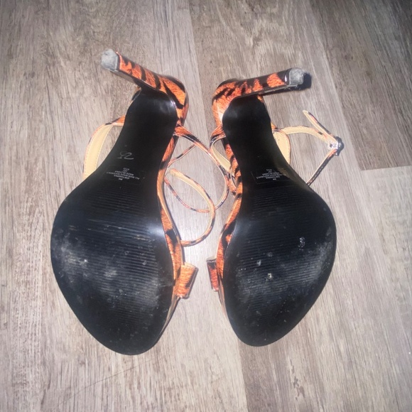 Guess Tarena Strappy Heels in Animal Print size 8M - Picture 10 of 14